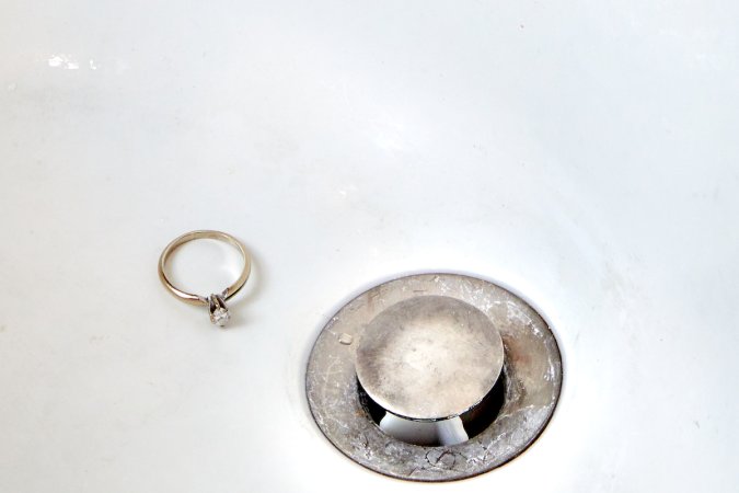 Diamond rink in sink next to an open sink drain.