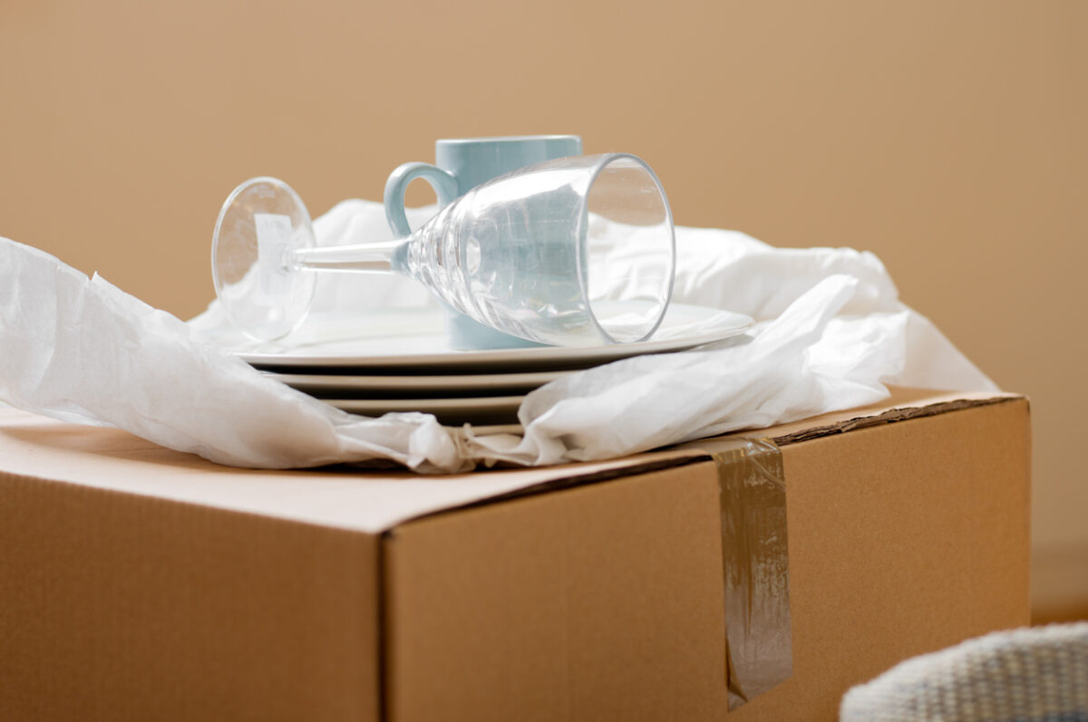 how to pack dishes for moving