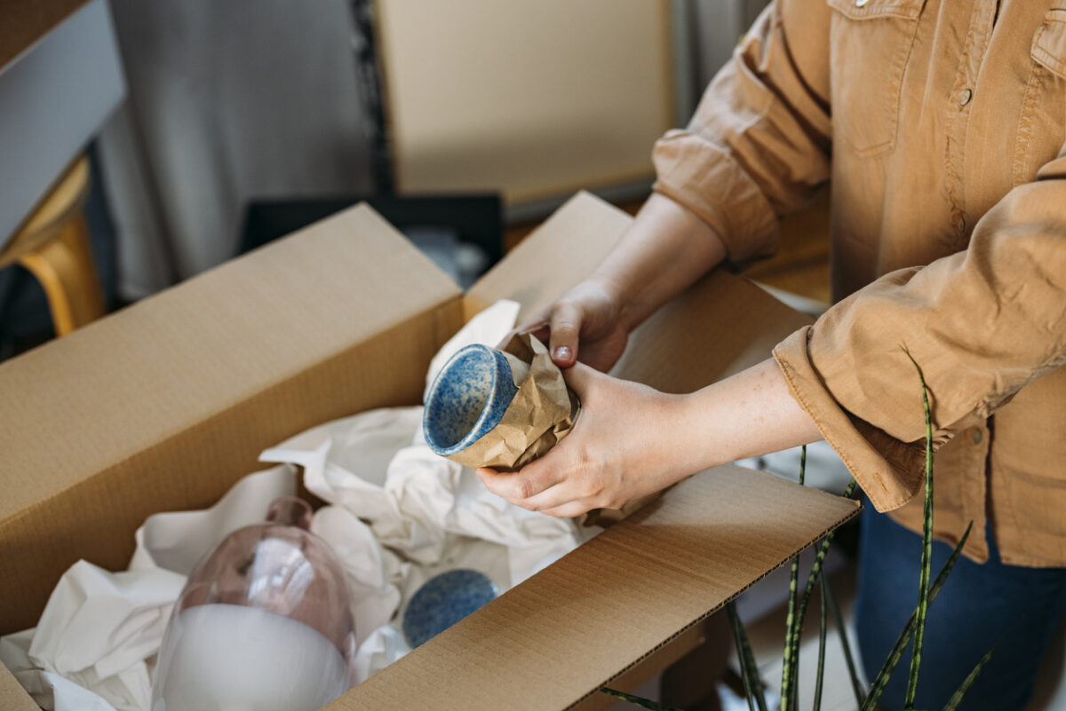 how to pack dishes for moving