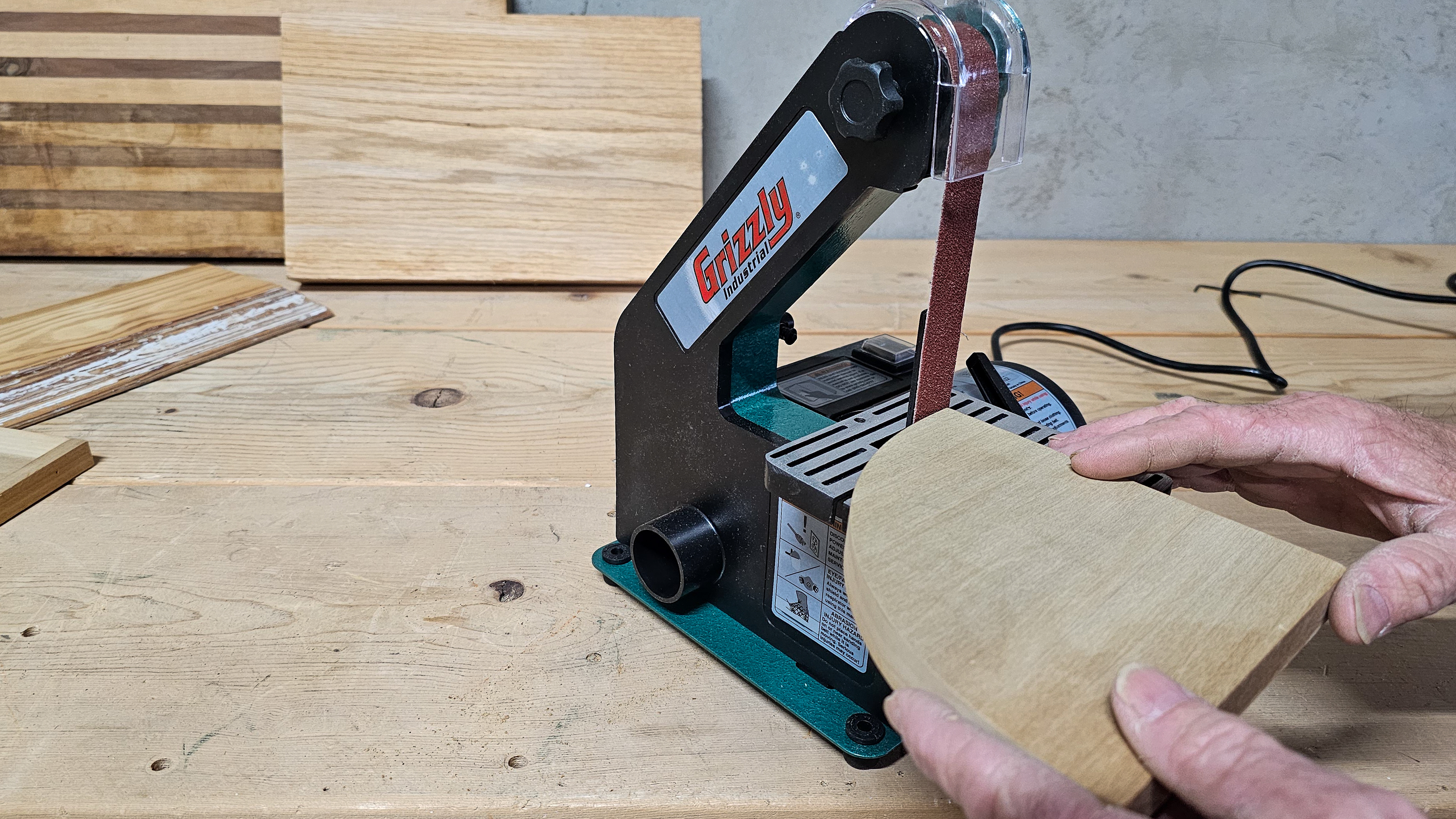 Sanding with grizzly bench belt saw