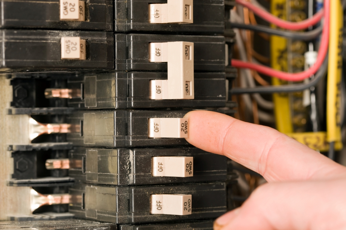 how to replace a circuit breaker