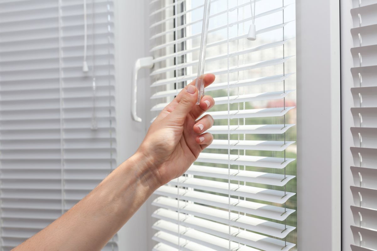 bathroom window privacy