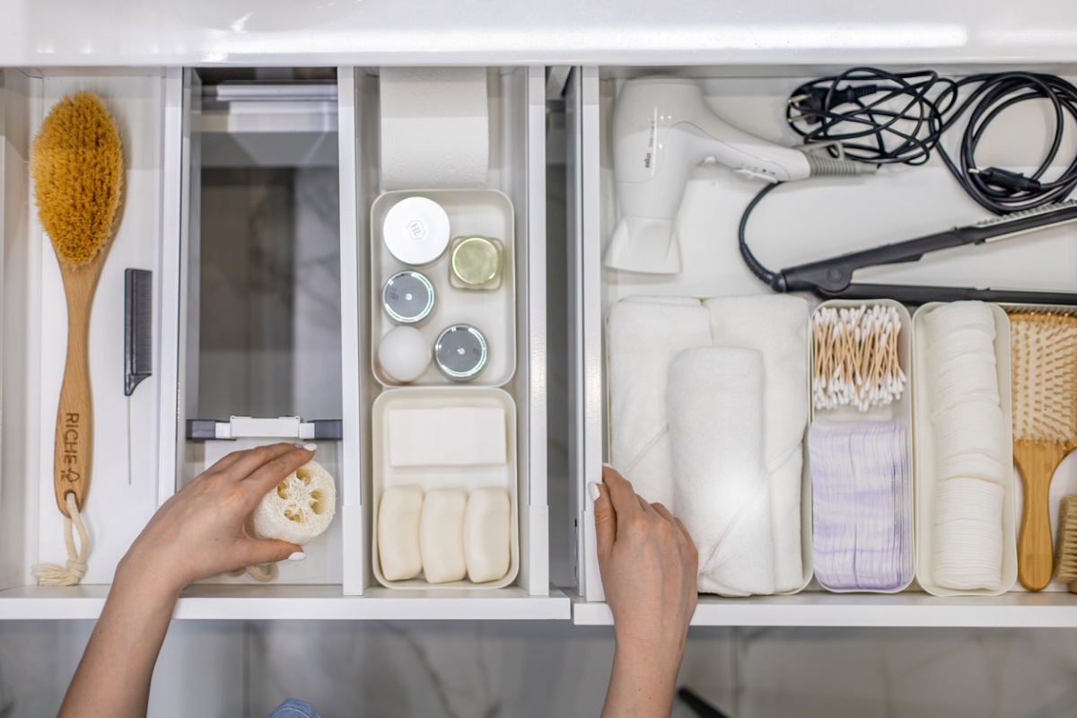 how to declutter your home - bathroom drawer organization