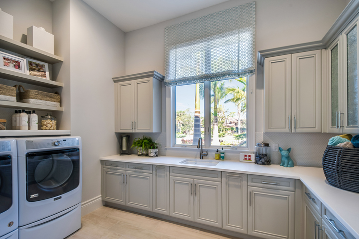 pantry-laundry-combo-lots-of-counter-space-and-laundry-combo