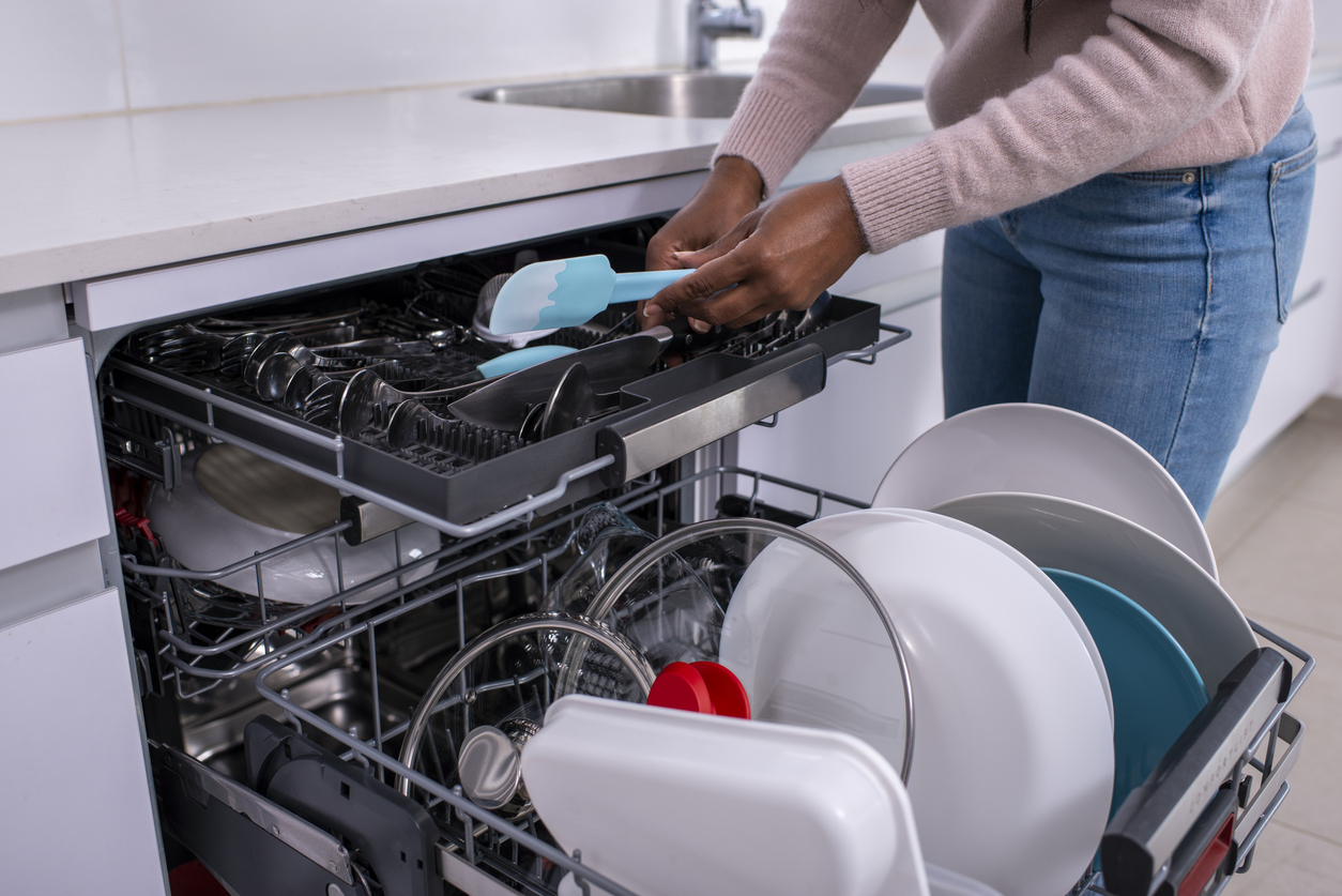 who installs dishwashers