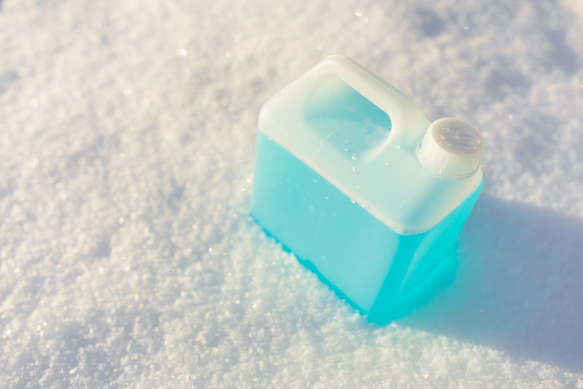 how to remove snow from a driveway without a shovel - blue solution bottle