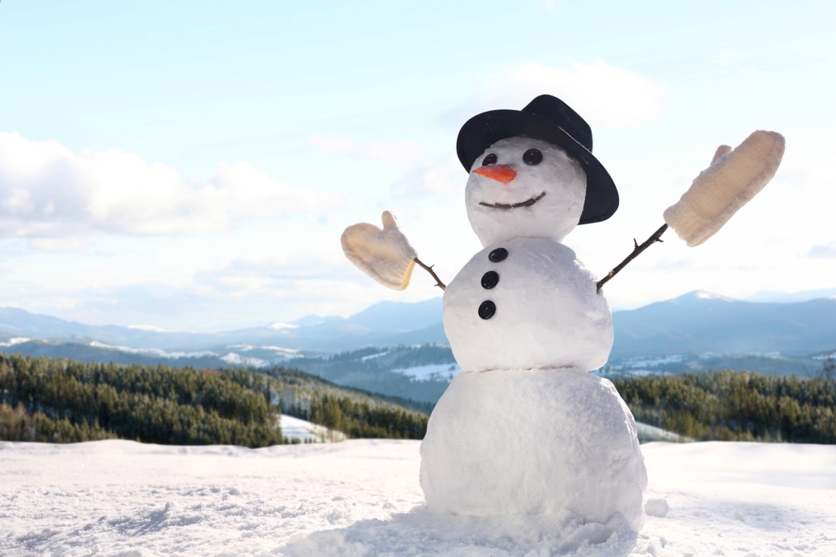 iStock 1311241691 how to build a snowman decorated snowman