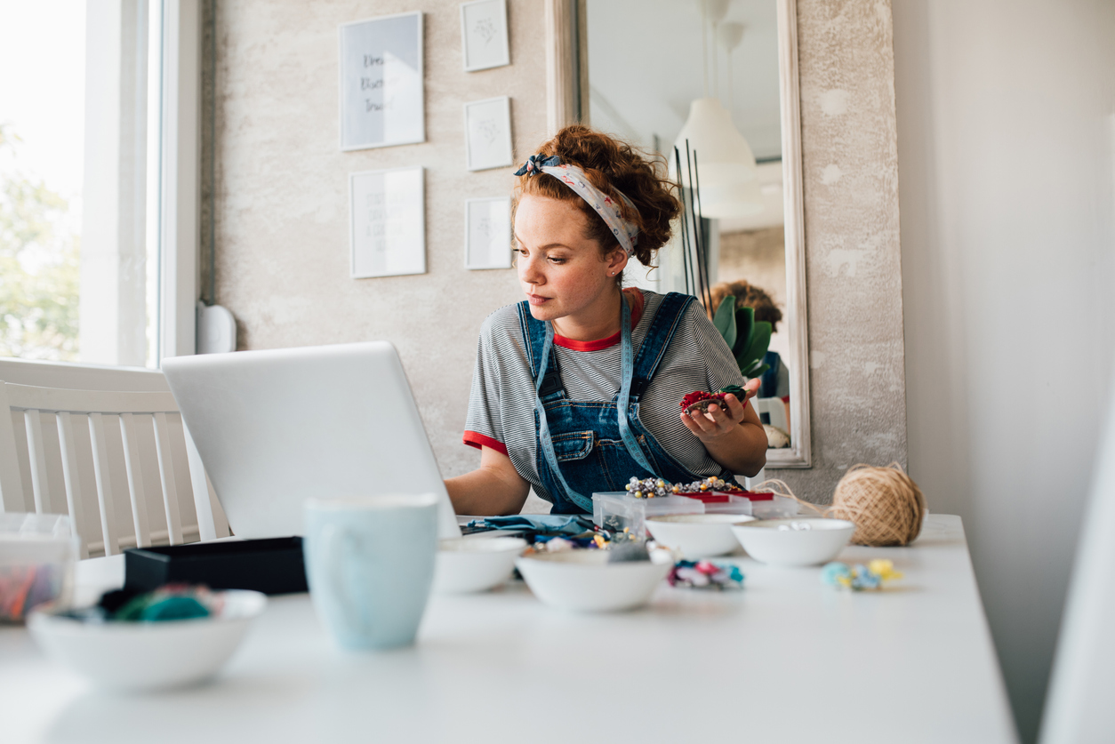 iStock-1202556021 volunteer opportunities woman selling homemade jewelry online