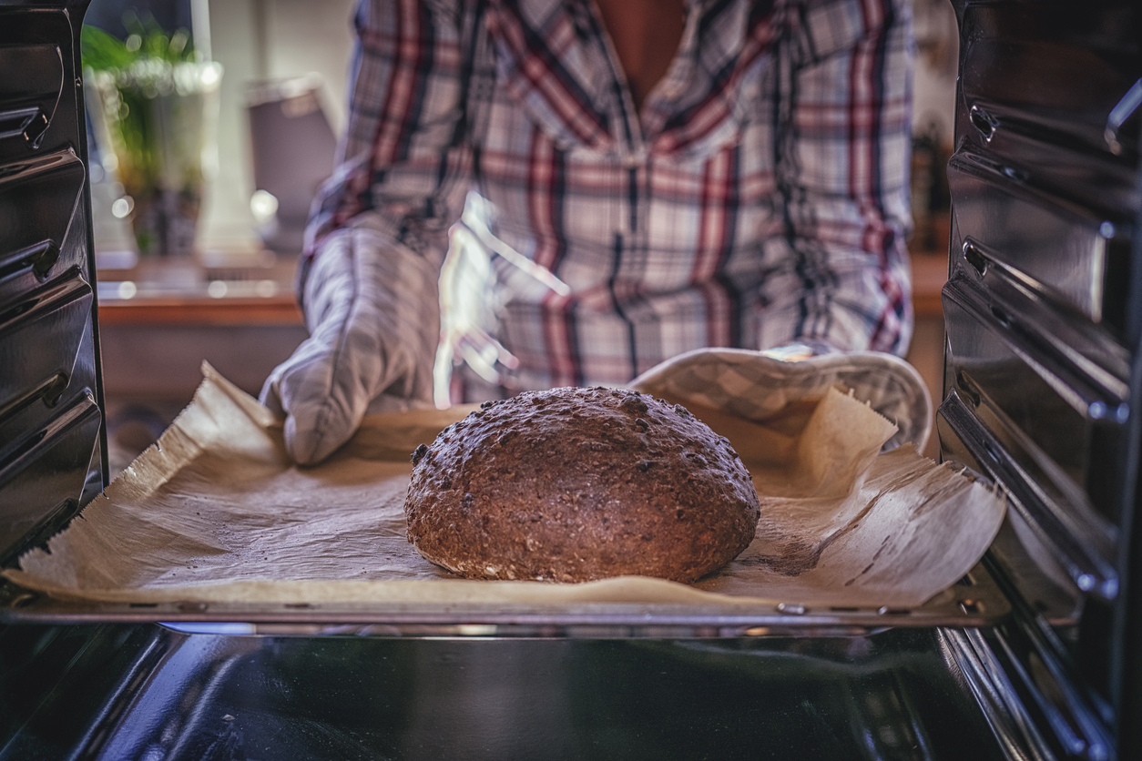 iStock-872484274 volunteer opportunities taking bread out of the oven