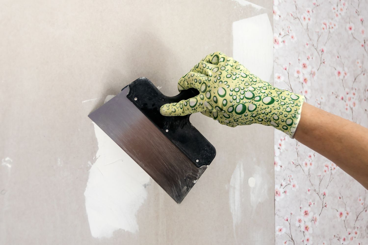 How to Hire After Searching Painting and Drywall Repair Near Me