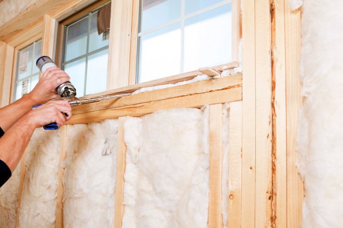 spray foam insulation cost vs fiberglass