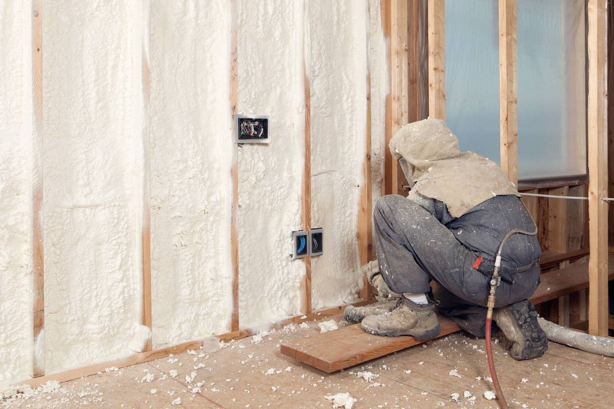 spray foam insulation cost vs fiberglass