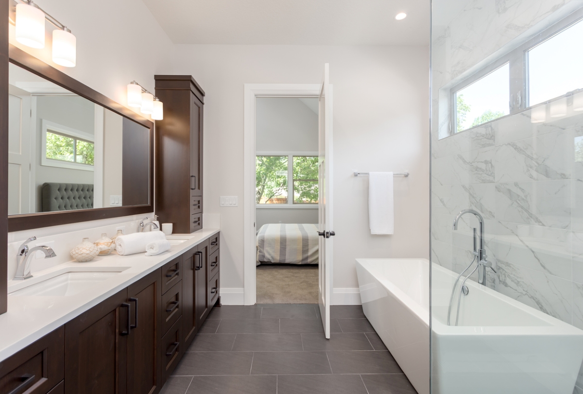 What Does En Suite Mean in Real Estate? - Bob Vila