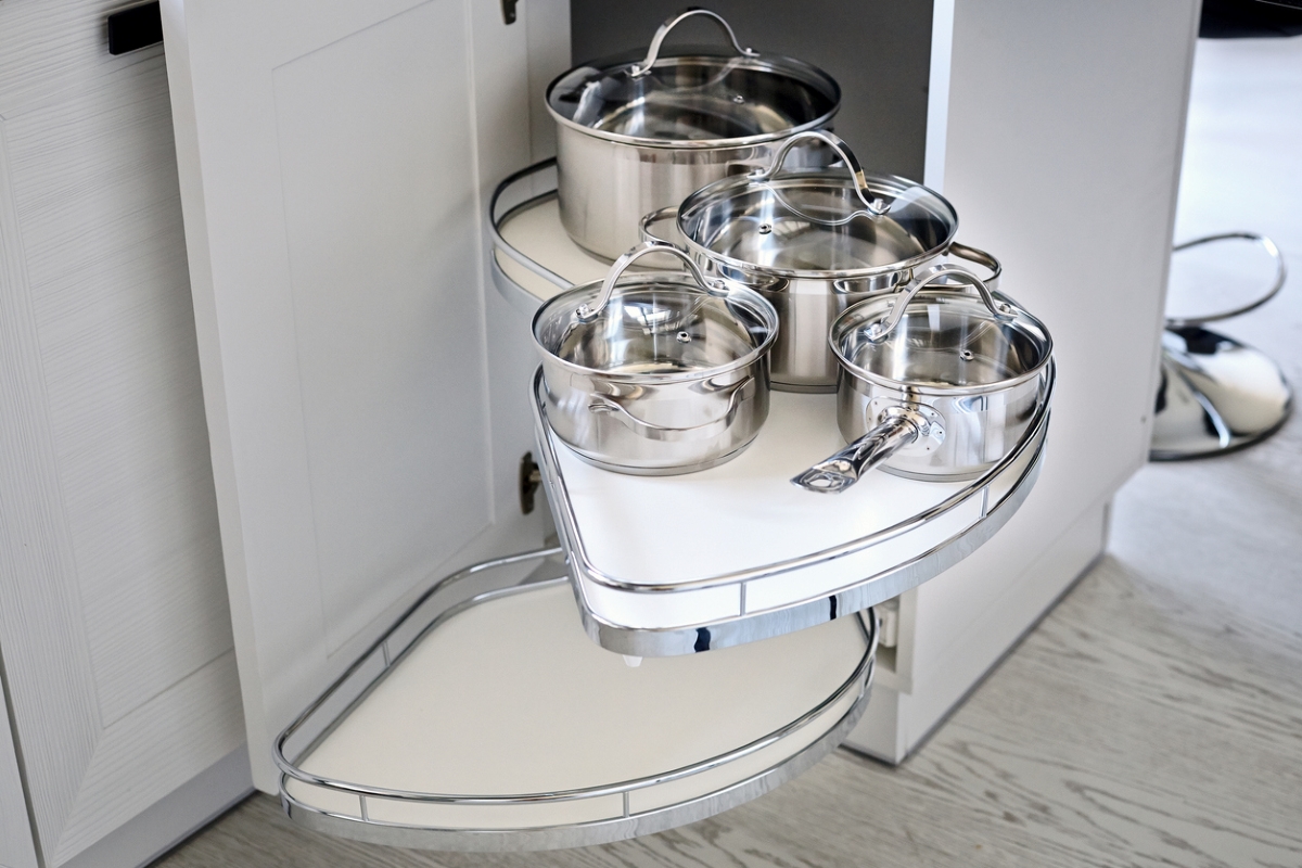 Steel pots on sliding drawers