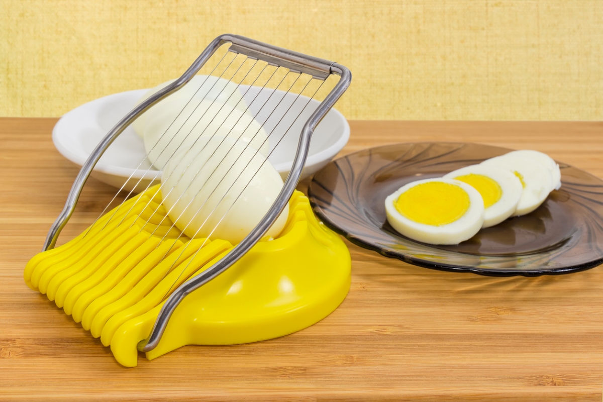 Egg slicer device