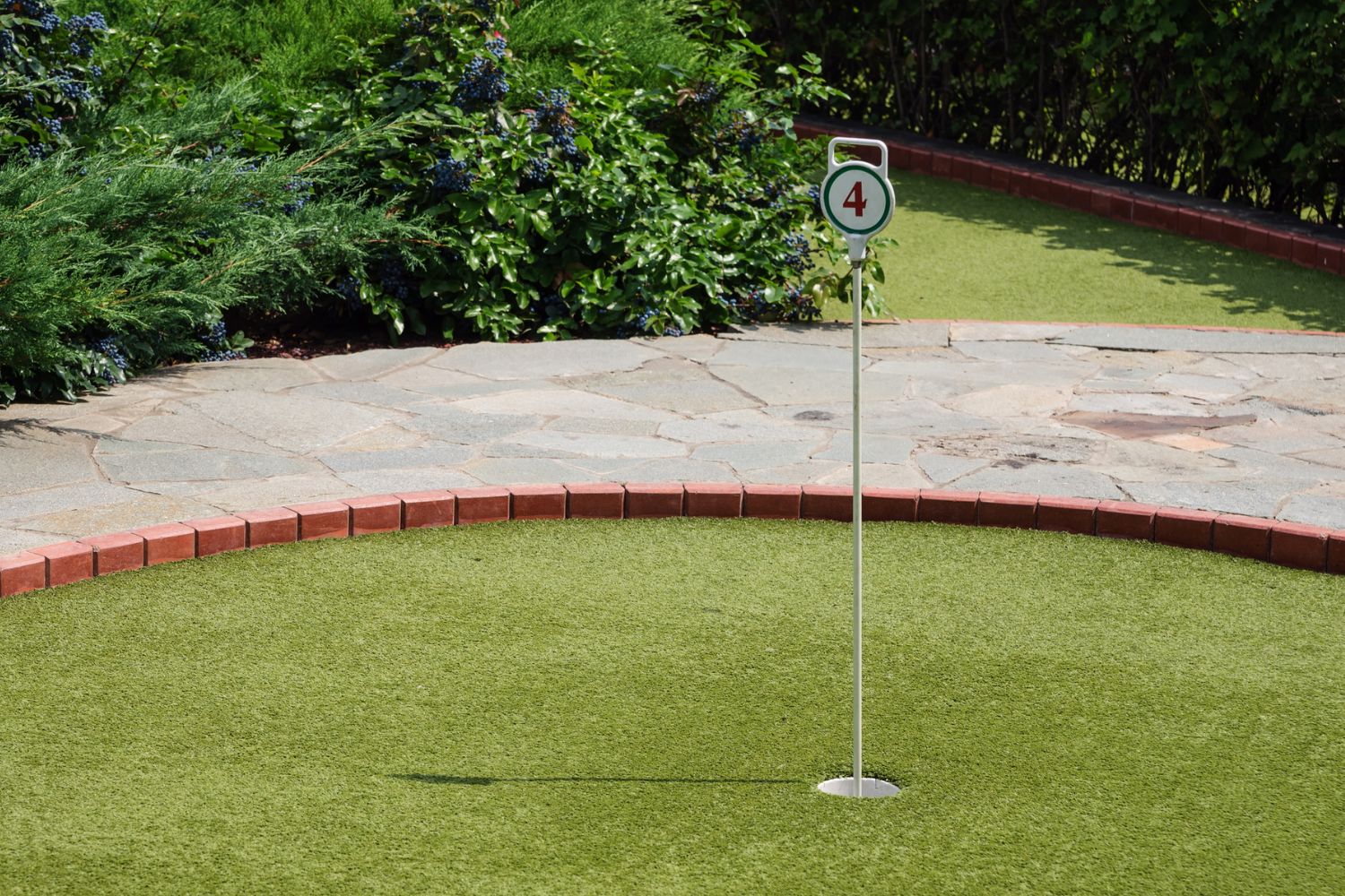 How Much Does a Backyard Putting Green Cost