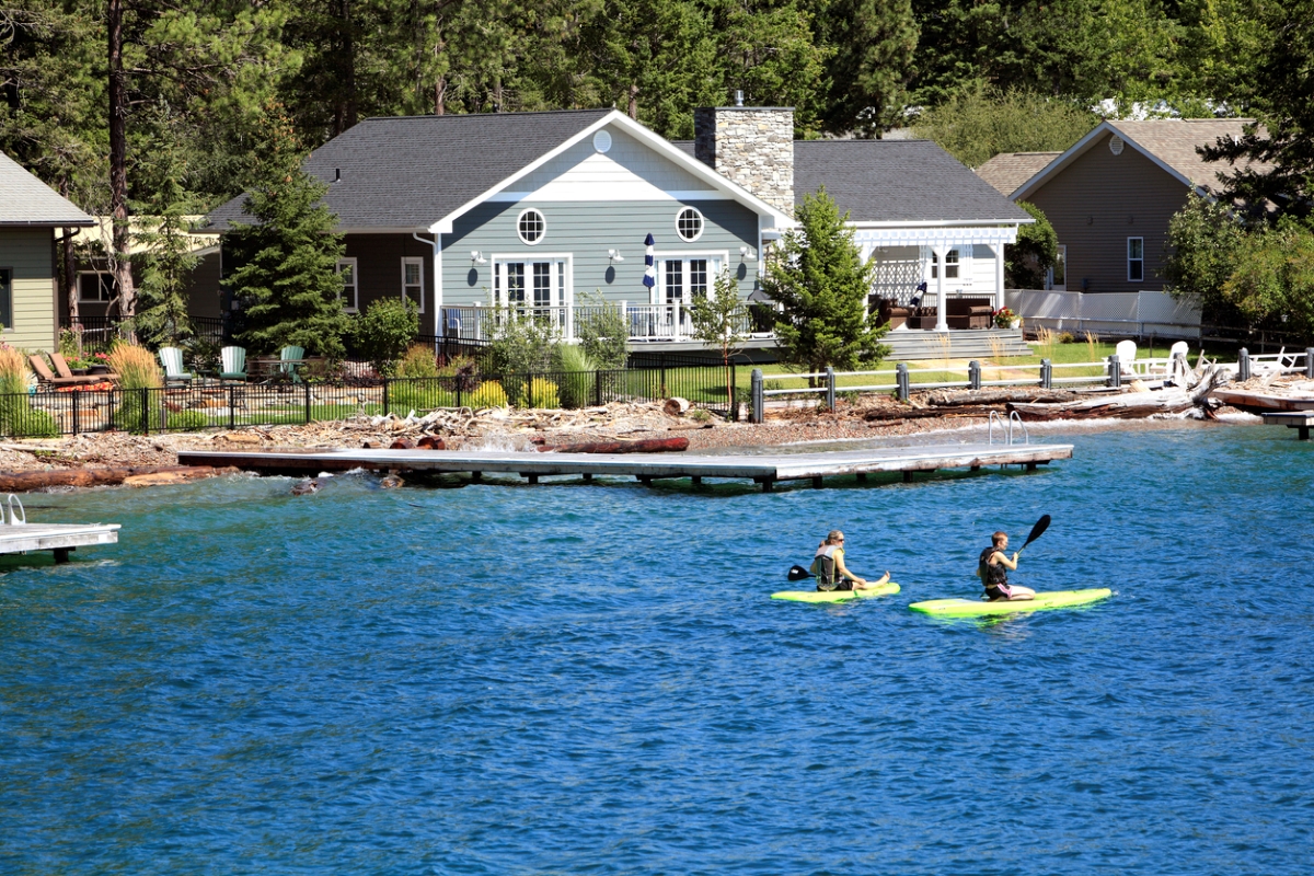 Waterfront home in Montana