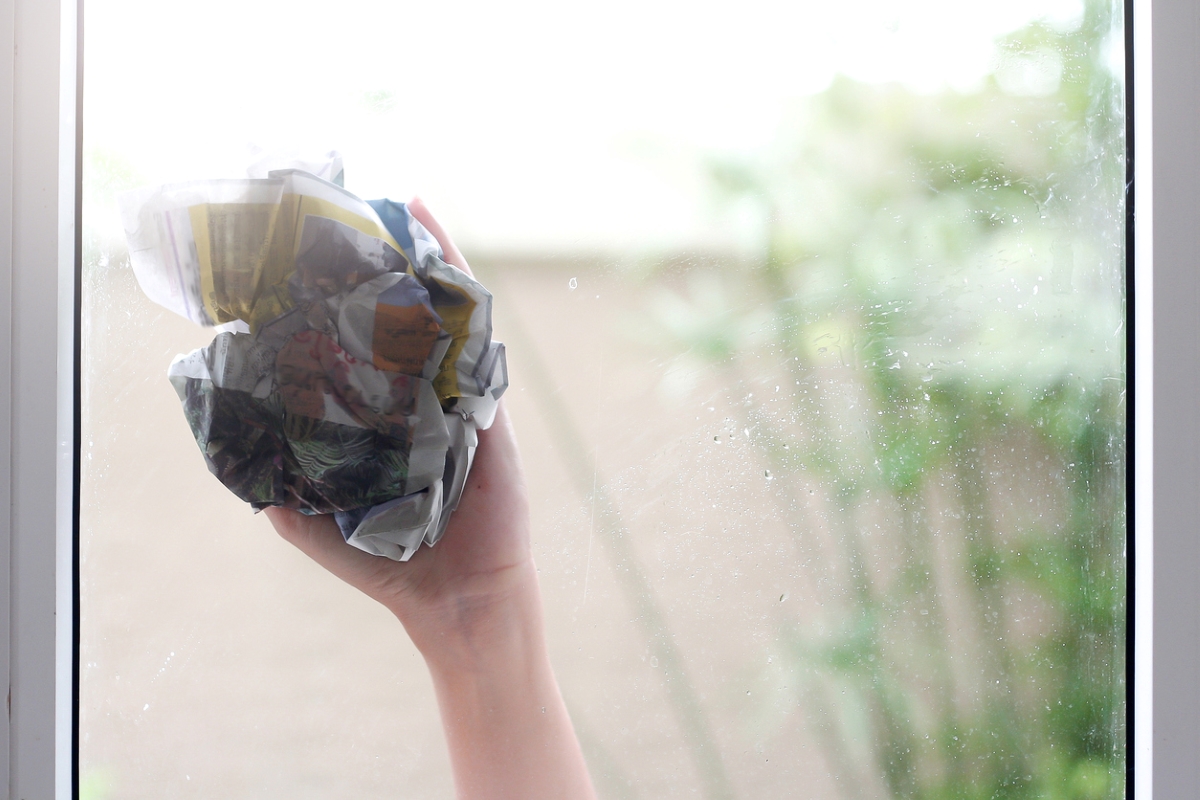 Using newspaper to clean window