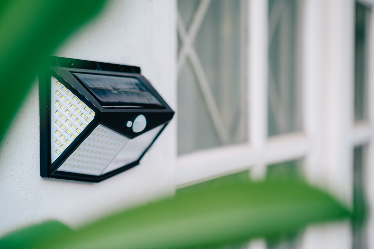 Small solar powered led light with motion sensor