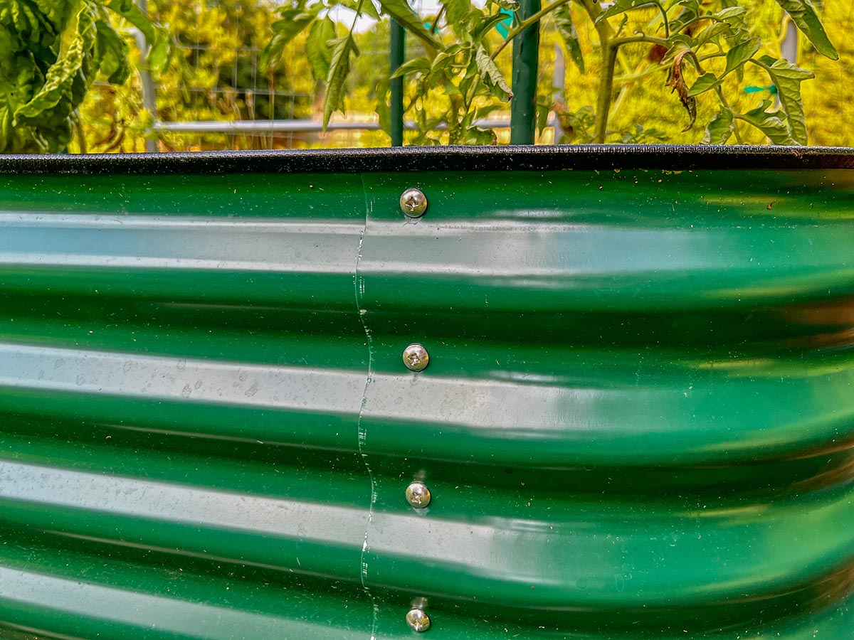 A close-up of the material construction of the Vego Garden raised bed