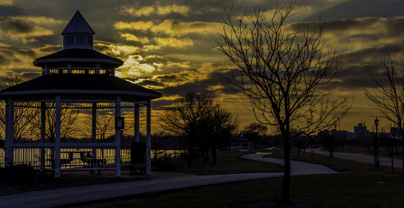 gazebo next to rock island centennial bridge connection rock island Illinois and davenport Iowa