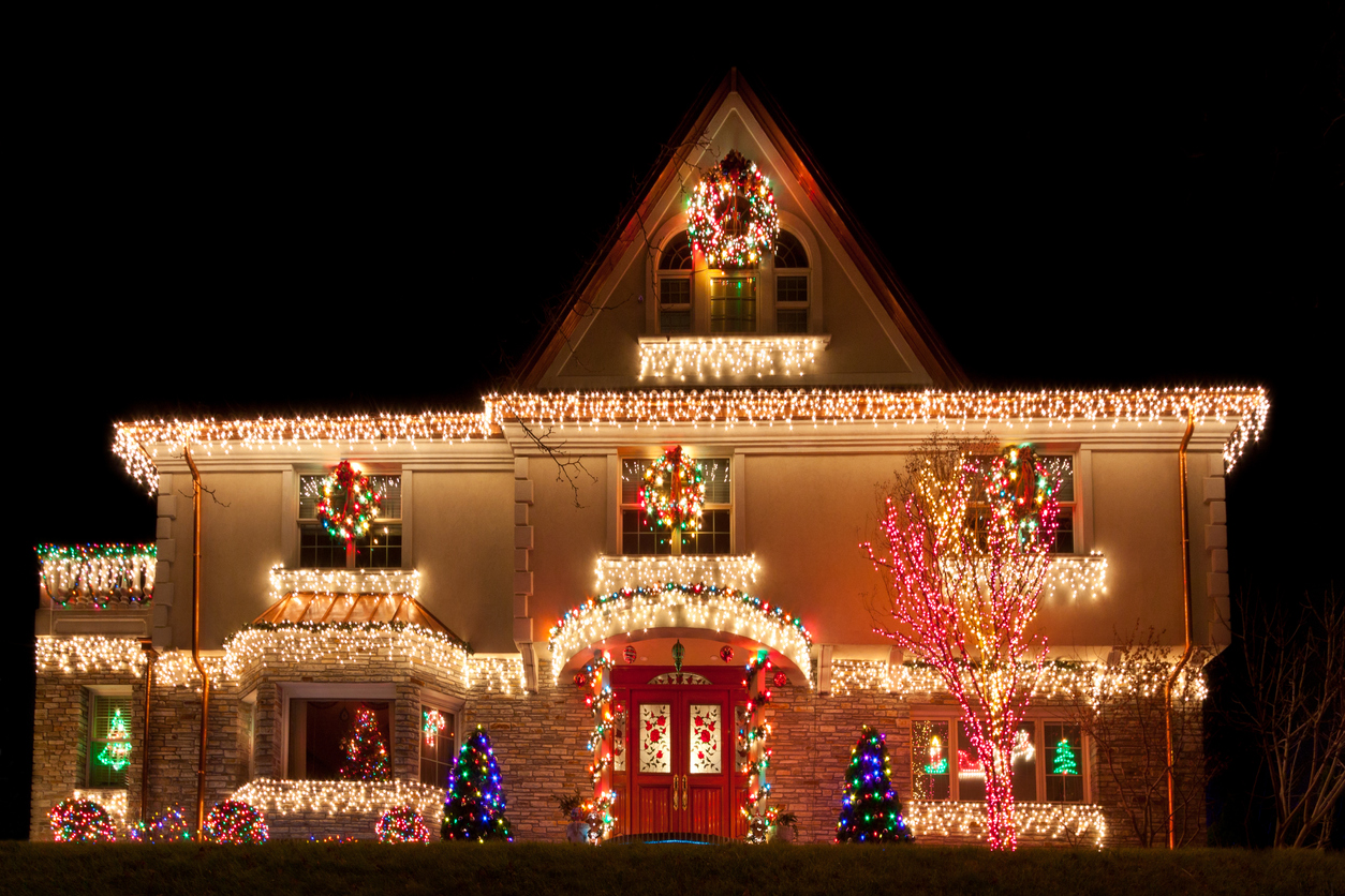 12 Pro Tips for Hanging Holiday Lights Outdoors - Bob Vila