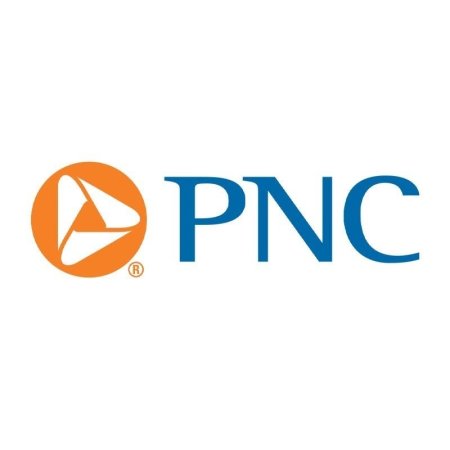  Le mot 'PNC' apparaît en bleu à côté du logo orange et blanc de la société sur un fond blanc.