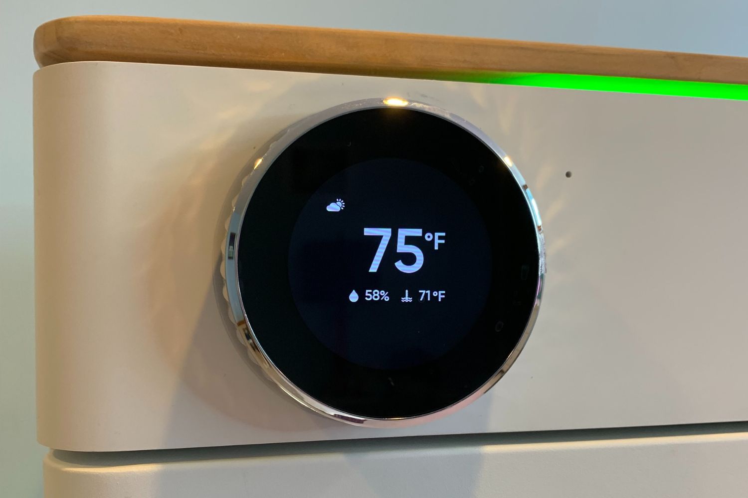 The temperature dial on the HeyAbby grow box showing a reading of 75 degrees Fahrenheit.