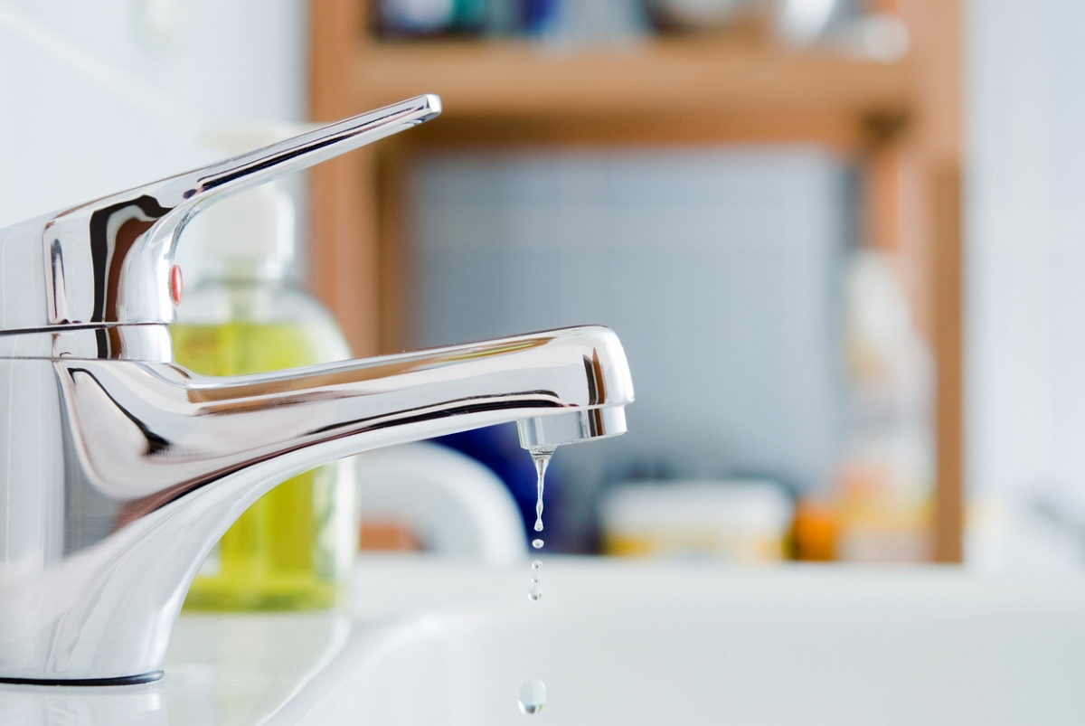 Drippy sink faucet.