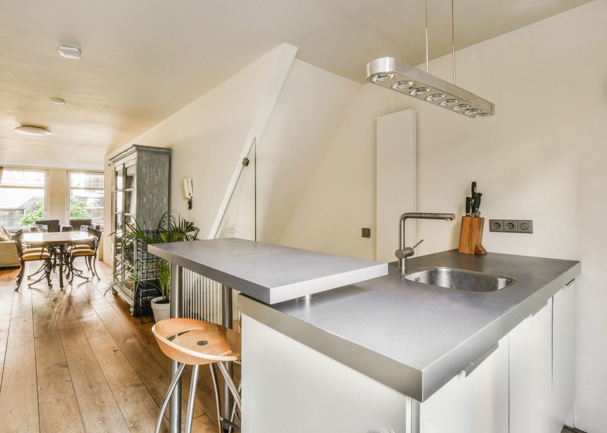 A modern kitchen with countertops at two different levels counter height and bar height.