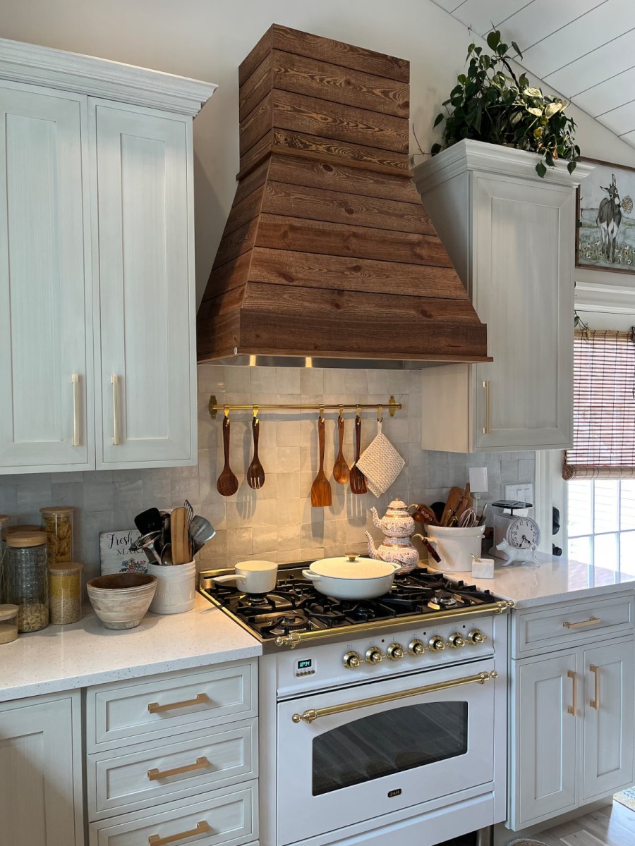 27 Range Hood Ideas and Styles (With Pictures)