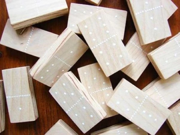 Dominoes