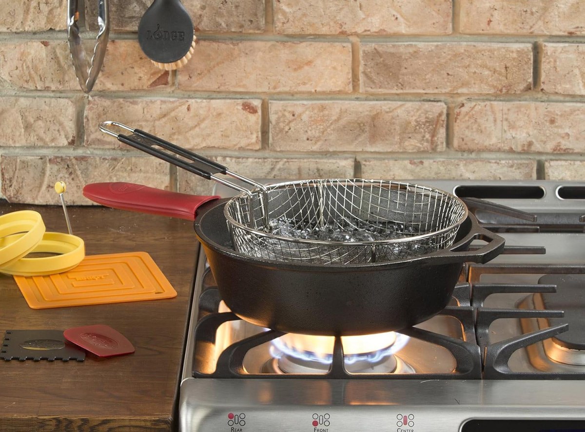 Accessories You Need for Your Cast-Iron Skillet Options