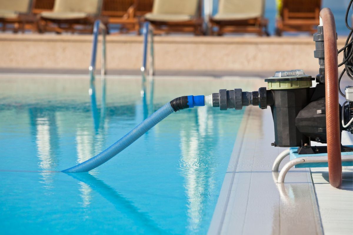 A hose tool is used in a pool.