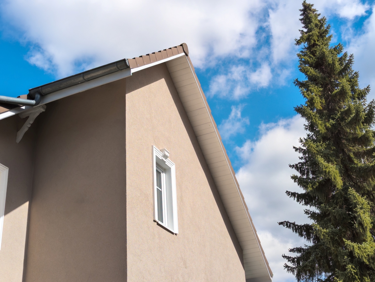 Top view of a house with a short eave.