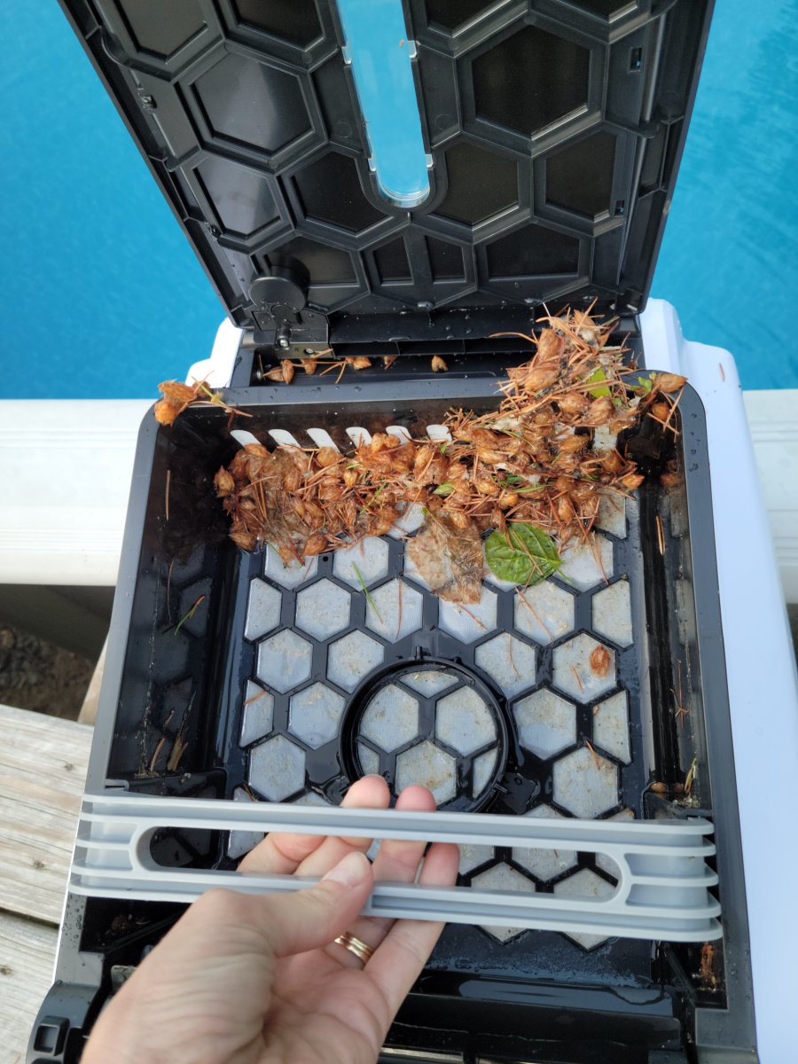 Betta robotic skimmer basket full of debris