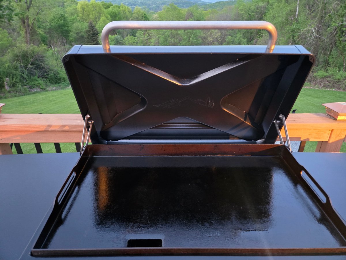 Traeger flatrock with open lid