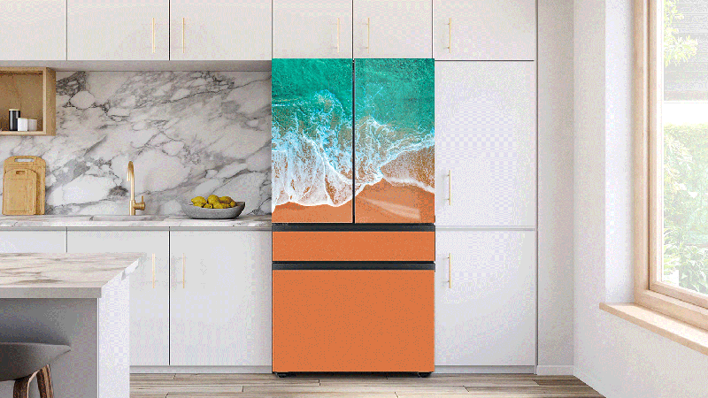 A Samsung refrigerator changes appearances to show beach scenes and a happy family.