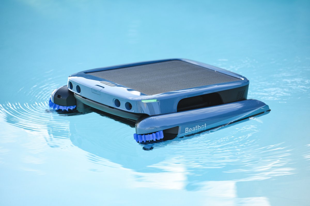 Beatbot iSkim Ultra skimming a pool surface, powered by its 24W solar panel