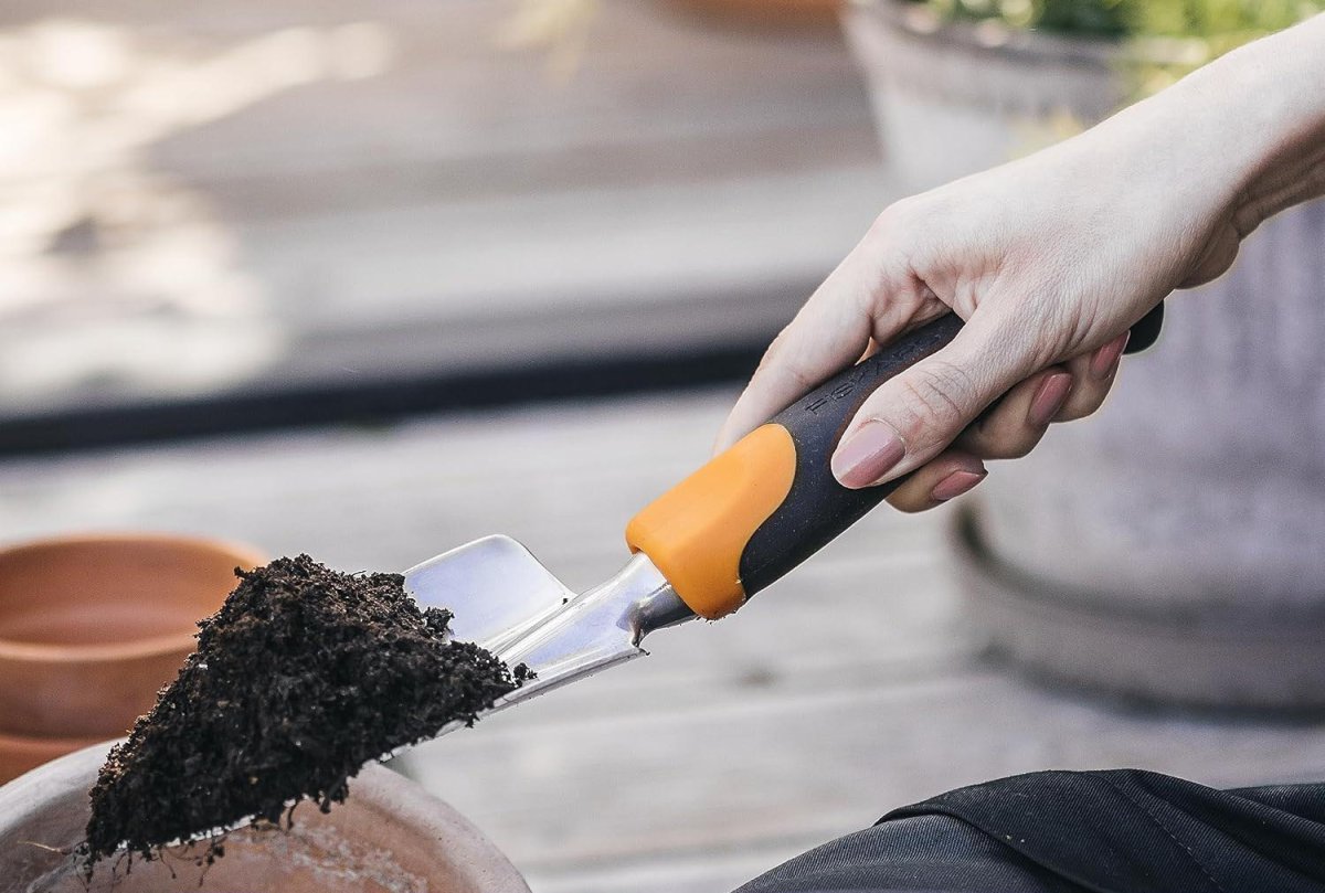 The Best Harvesting Tool Option Fiskars Ergo Garden Trowel