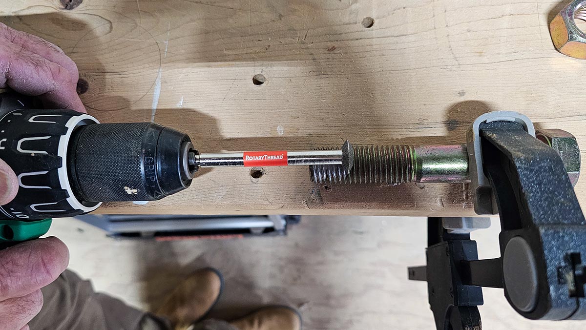 Repairing bolt with Rotary Thread