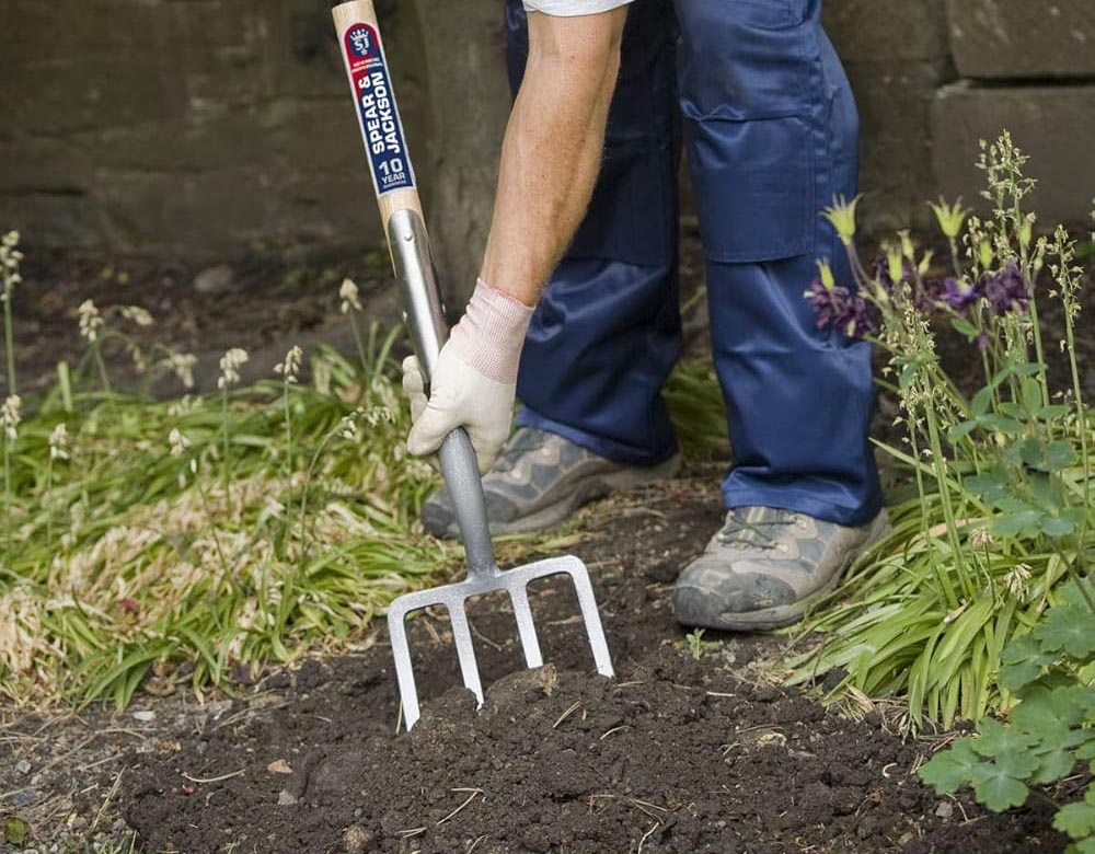 The Best Gifts for Gardeners Option Spear & Jackson Neverbend Professional Digging Fork