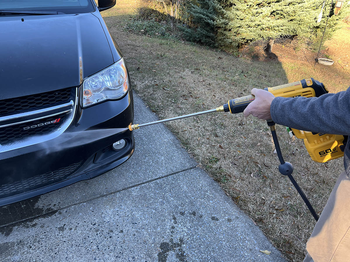 DeWalt FlexVolt 60V MAX Cordless Power Cleaner Review action