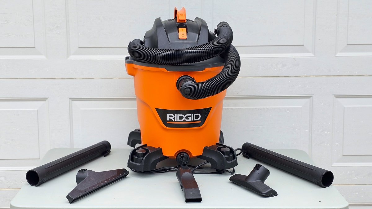 Ridgid wet/dry shop vac with parts laid out