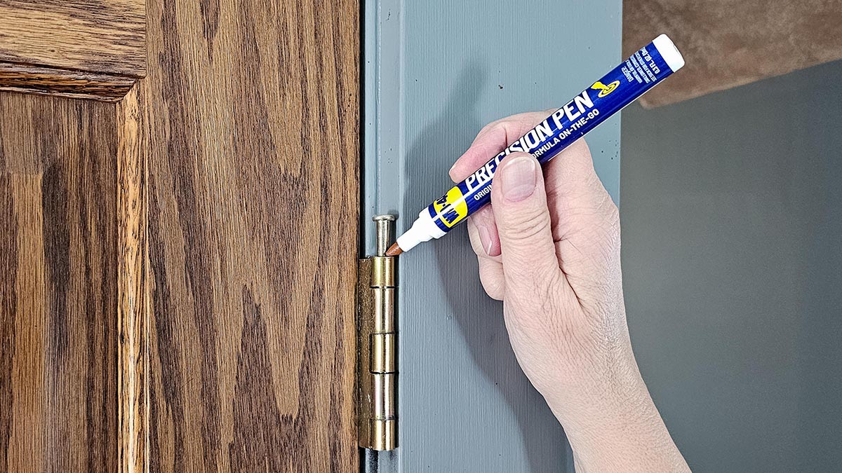 WD-40 Pen Review Fixing a squeaky door hinge with WD-40 Precision Pen